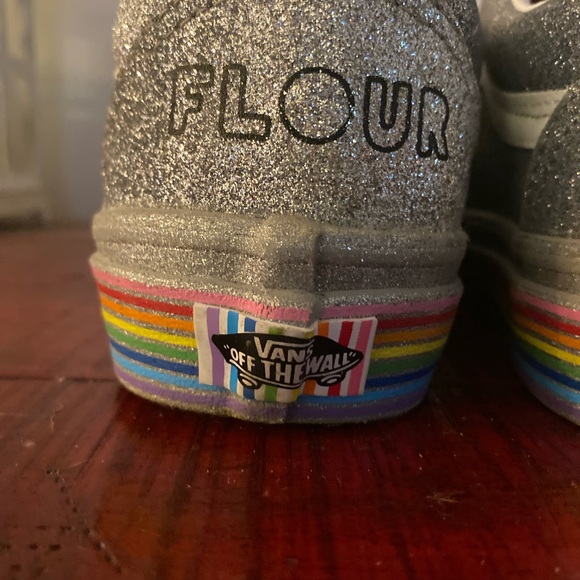 Limited edition “Flour Shop” Women’s size 7 Vans . - Picture 2 of 5